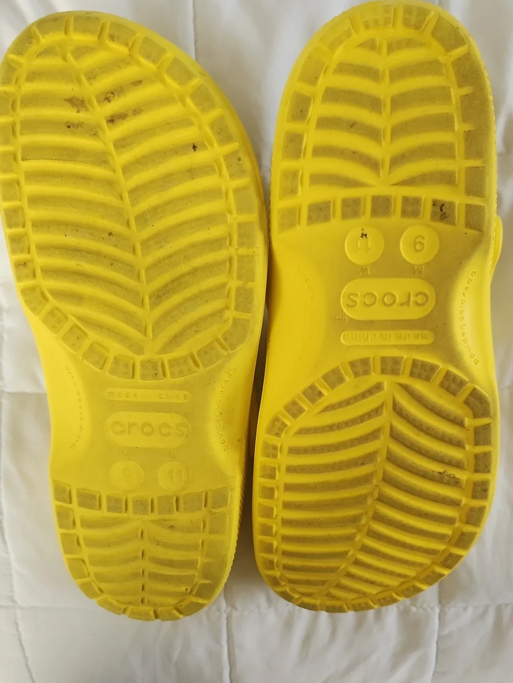 CROCS Classic Clog in Bright Yellow W9, M11